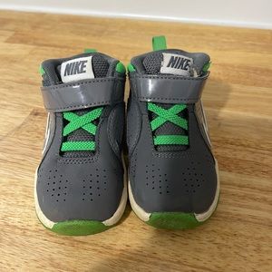 Size 5 toddler nikes